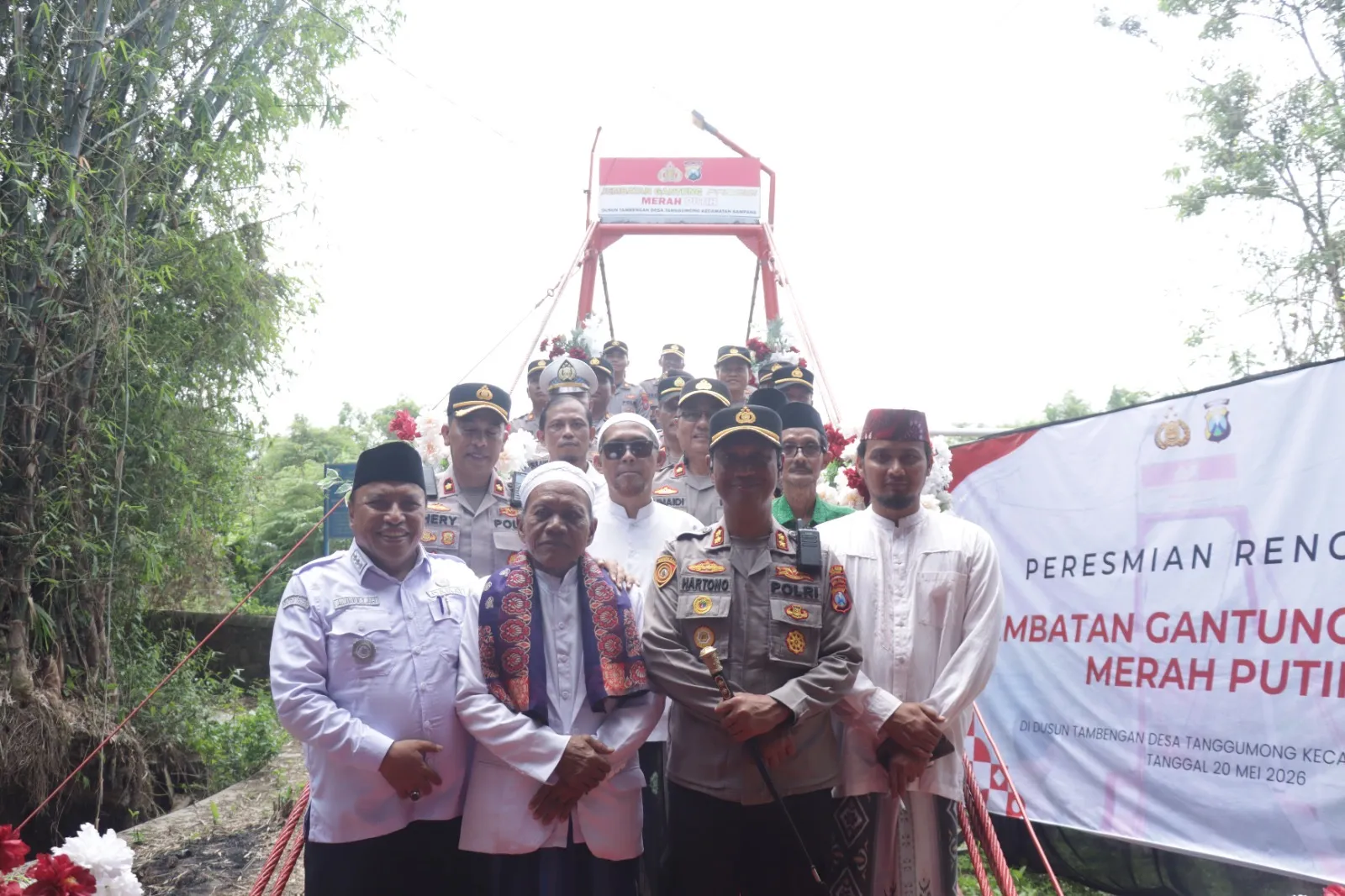 Kapolres Sampang Resmikan Jembatan Gantung Presisi Merah Putih, Warga Tanggumong Kini Nikmati Akses Aman dan Layak