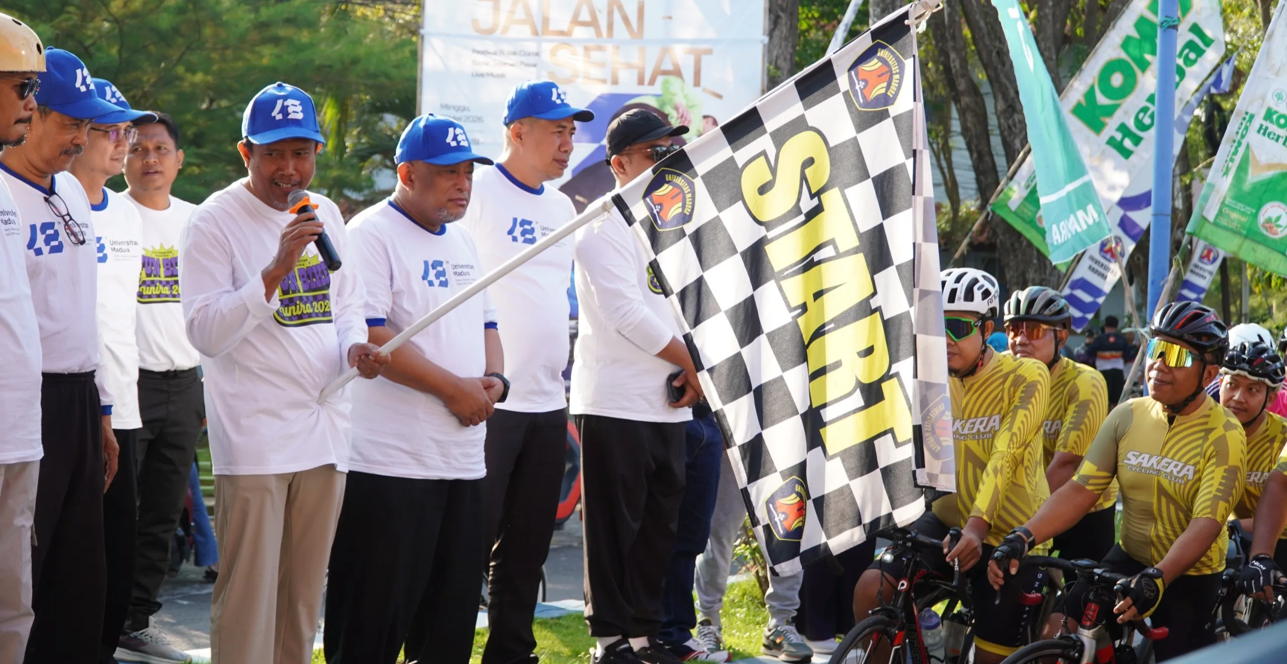 Ratusan Doorprize Meriahkan Fun Bike Dies Natalis ke-48 UNIRA di Pamekasan
