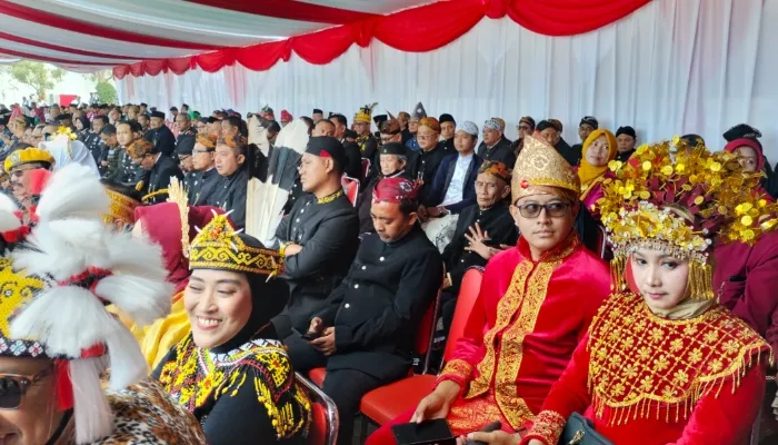 Ragam Busana Adat Semarakkan Upacara HUT ke-81 RI di Sumenep